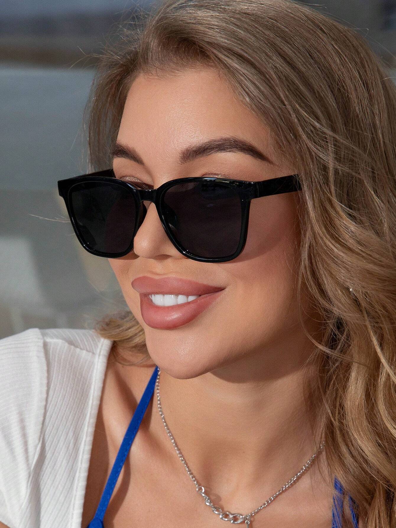 Sleek Black Rectangular Sunglasses