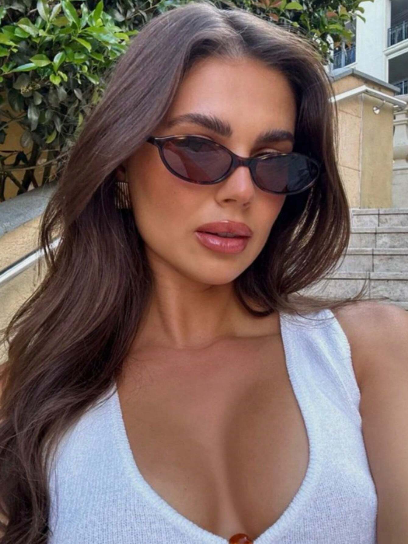 Chic Tortoise Shell Oval Sunglasses