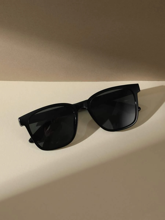 Sleek Black Rectangular Sunglasses