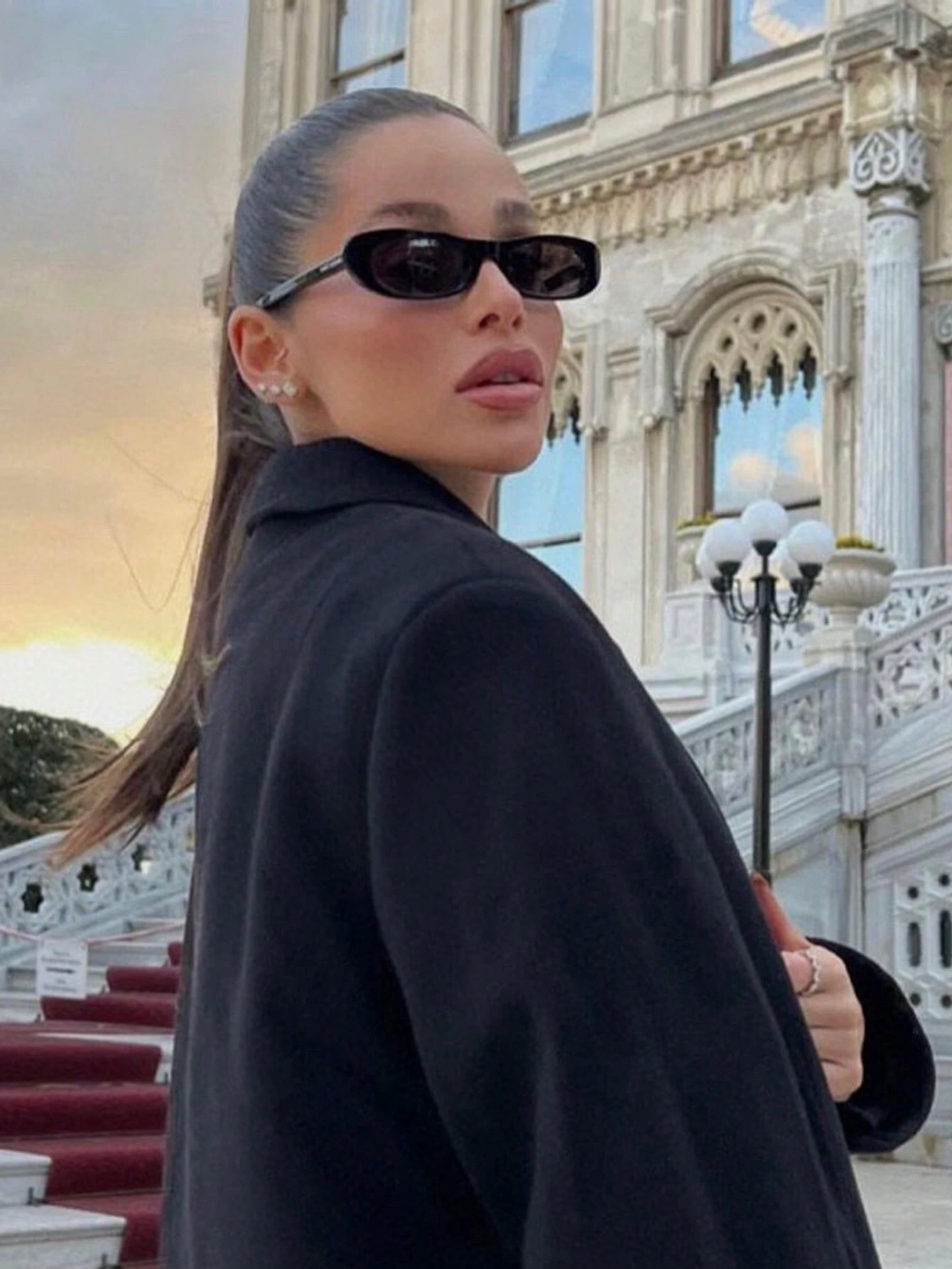 Sleek Black Retro Oval Sunglasses
